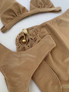 Trijunto top fixo com bojo calcinha larga fio duplo saia curta | itália