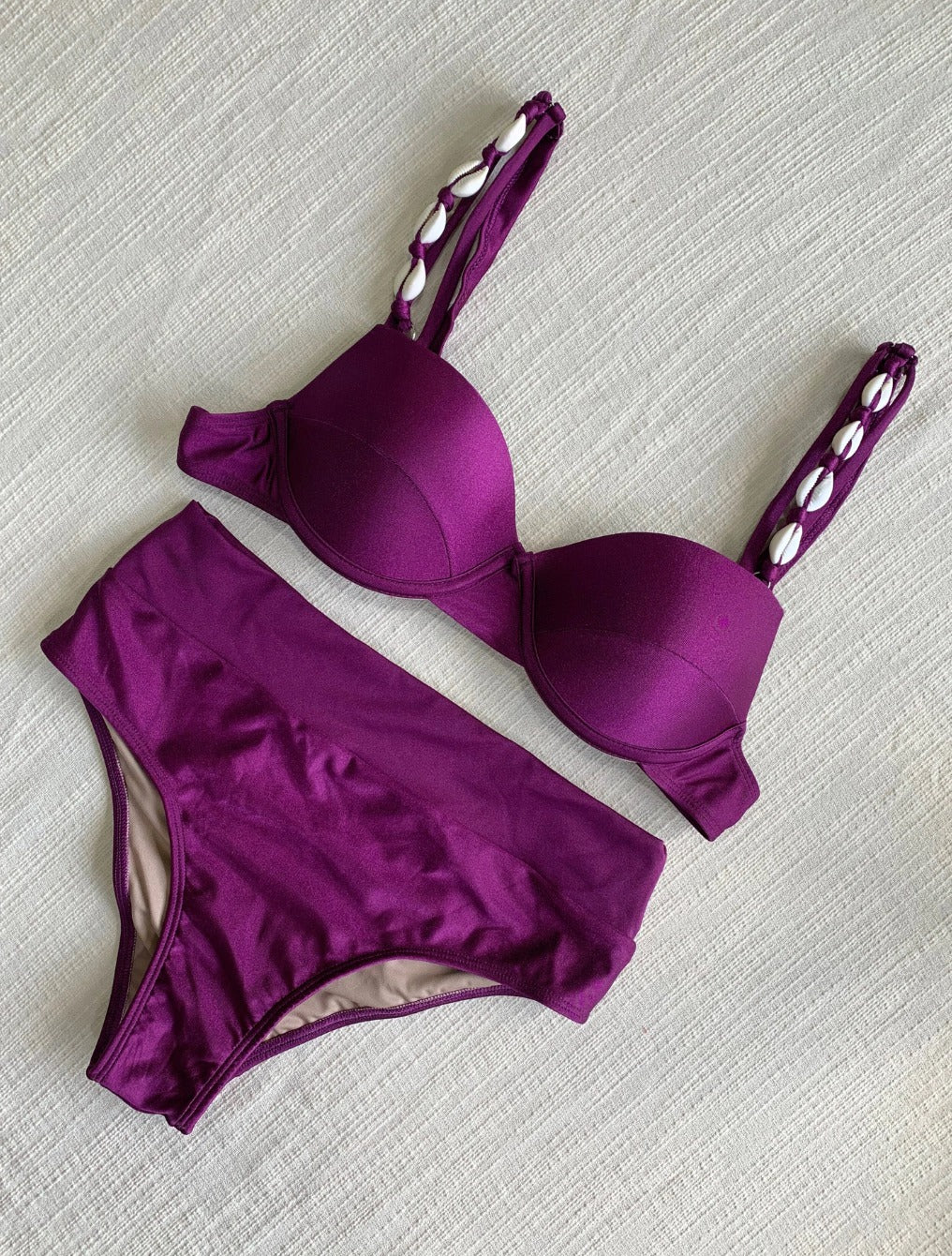 Biquini Aro Meia Taca Com Alca em Conchas Calcinha Hotpant Cumbuco | Uva