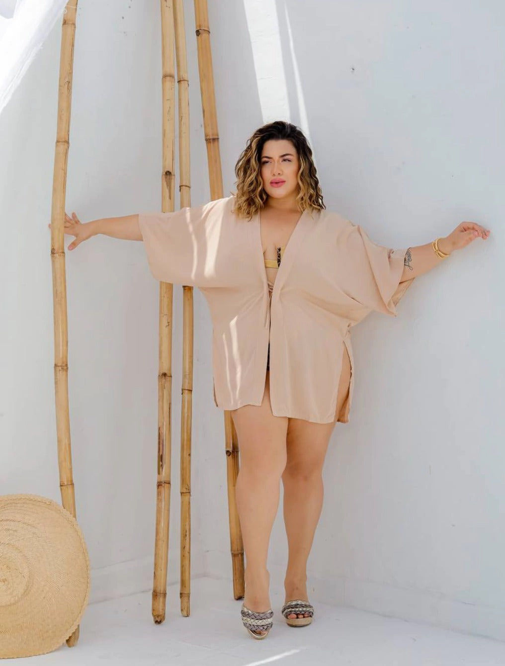 Kimono Saida de Praia Curto Aberto Com Amarração Leve Ohana | Bege